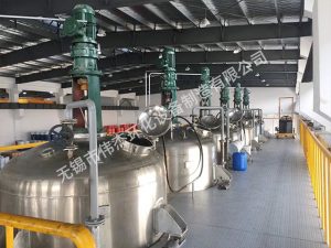 在使用電加熱反應釜之前，應該檢查哪些地方？